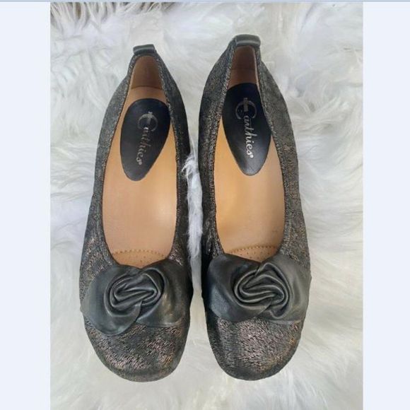 Earthies Rubio Black Gold Leather Hidden Wedge Ballet Flats Flower Shoes Size 7 - Picture 1 of 6